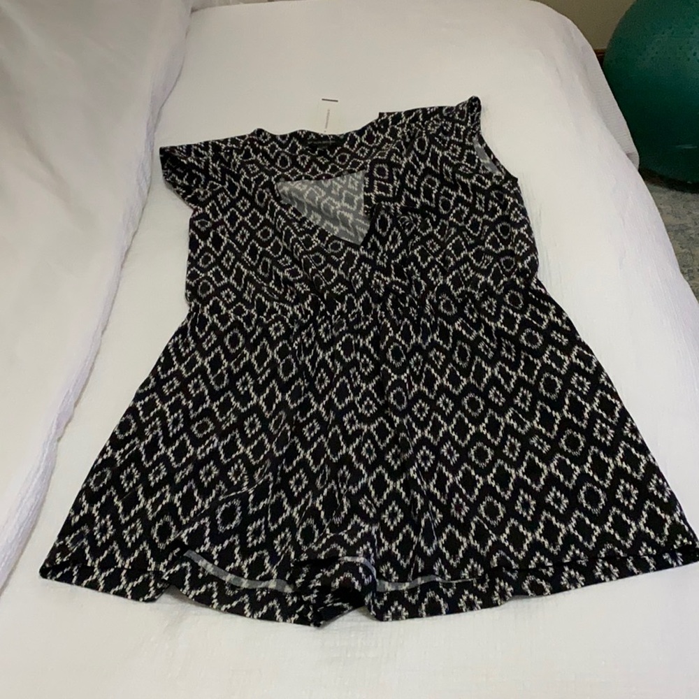 Banana republic new w tags sz 14 romper black and white v neck shorts sleeveless